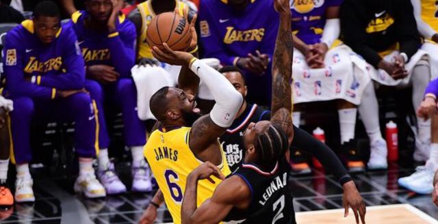 开云-第四节为何依然不放弃？詹姆斯：我们新阵容欠磨合