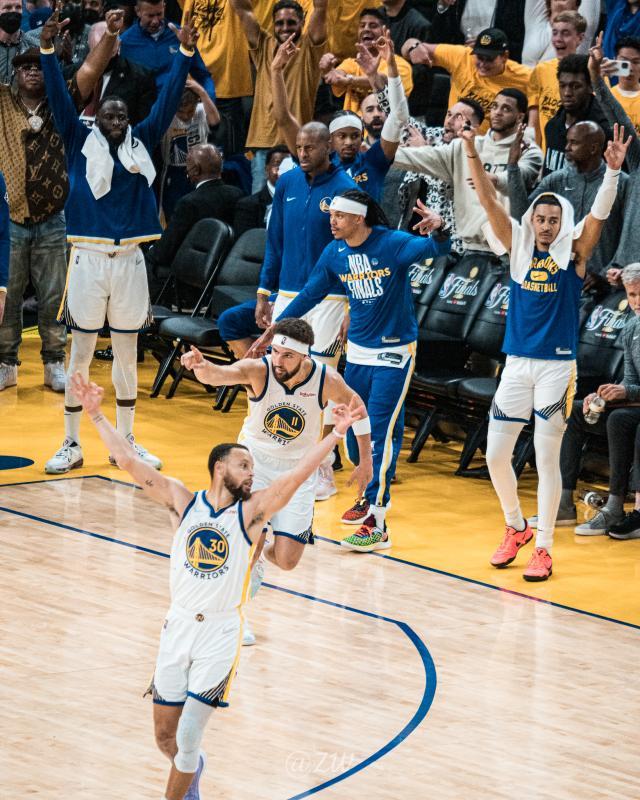 开云体育官网-【现场】等待三年 勇士与梦想已经越来越近