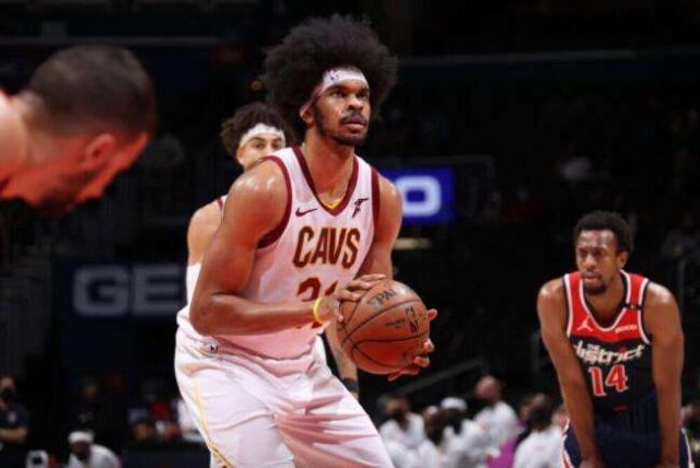 开云体育官网-美国男篮即将更新换代 骑士双塔或拯救球队内线